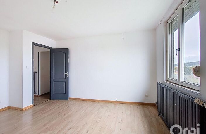 Appartement F4 de 79 m² à rénover Avenue de — photo 2