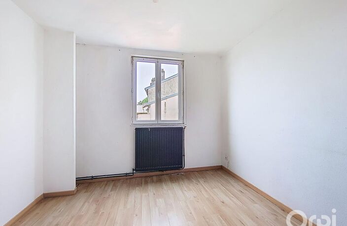 Appartement F4 de 79 m² à rénover Avenue de — photo 3