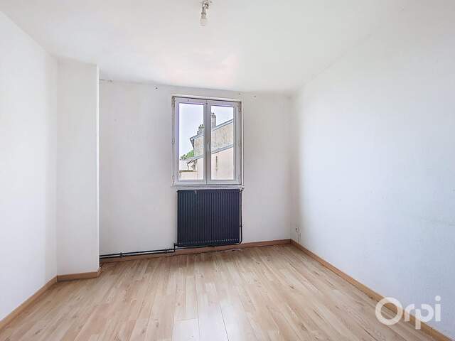 Appartement F4 de 79 m² à rénover Avenue de — photo du bien