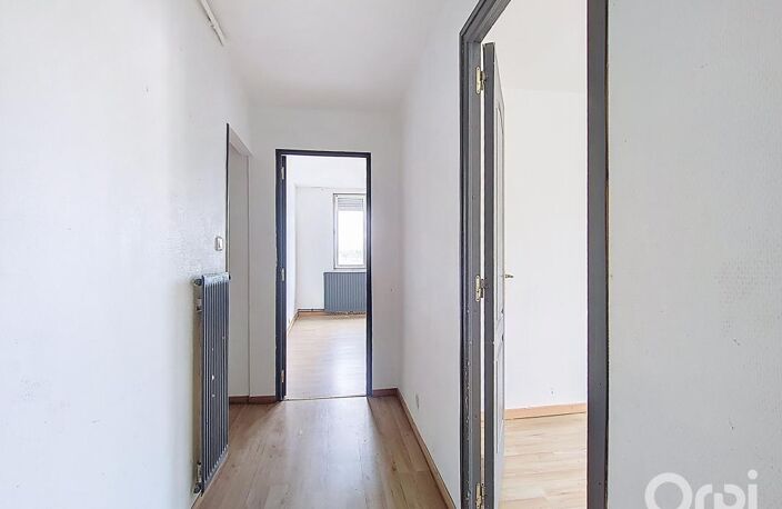 Appartement F4 de 79 m² à rénover Avenue de — photo 4