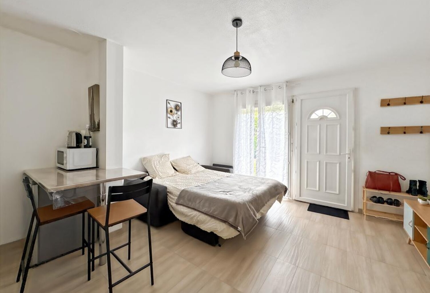 À Vendre – Studio VENDU LOUÉ avec Stationnement dans résidence sécurisée — photo 1