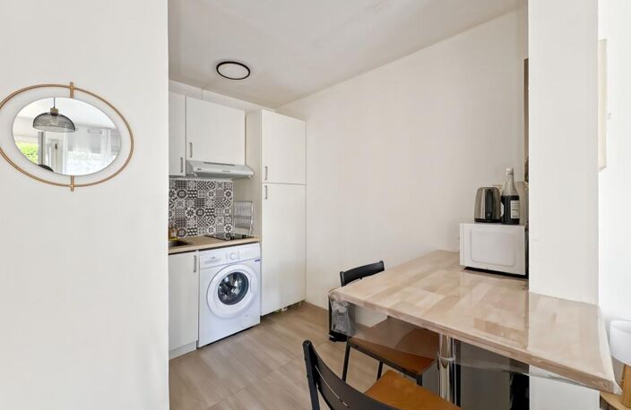 À Vendre – Studio VENDU LOUÉ avec Stationnement dans résidence sécurisée — photo 2