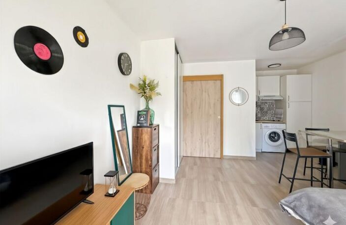 À Vendre – Studio VENDU LOUÉ avec Stationnement dans résidence sécurisée — photo 3