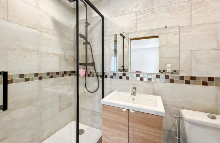 À Vendre – Studio VENDU LOUÉ avec Stationnement dans résidence sécurisée — photo 4