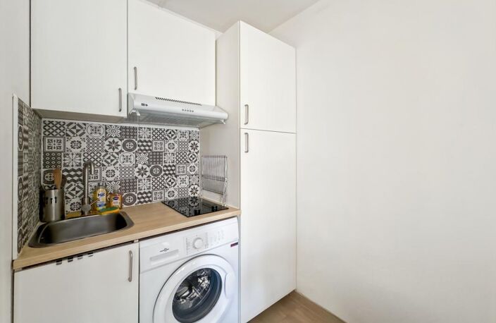 À Vendre – Studio VENDU LOUÉ avec Stationnement dans résidence sécurisée — photo 5