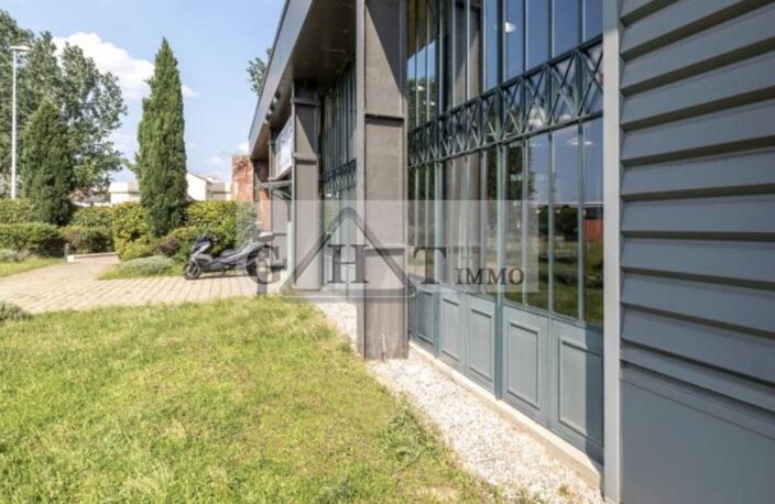 ENTREPOT-BUREAUX A LOUER 714 M2 SAINT DENIS — photo 2
