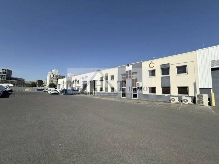 À LOUER – Entrepôt avec bureaux – Gennevilliers — photo 1