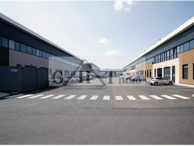 À LOUER – Entrepôt avec bureaux – Villeneuve-la-Garenne — photo du bien
