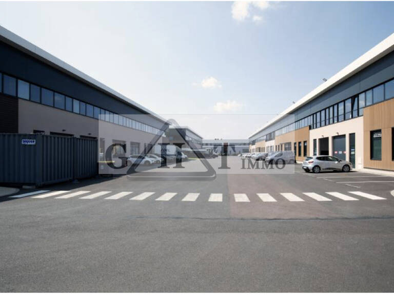 À LOUER – Entrepôt avec bureaux – Villeneuve-la-Garenne — photo 1