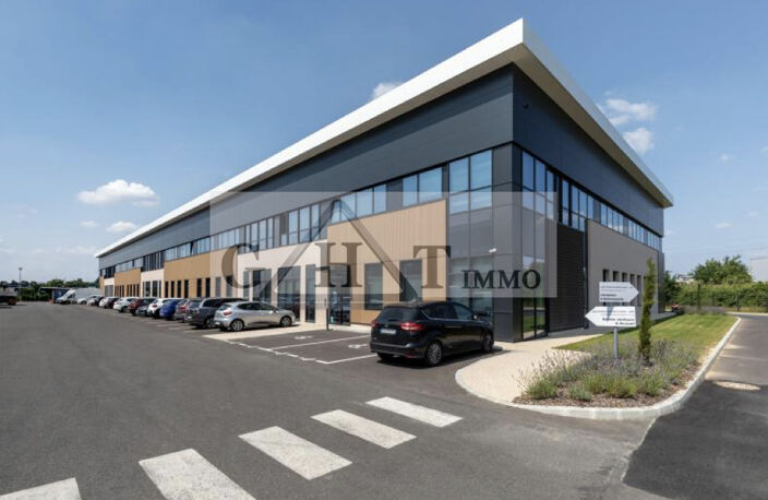 À LOUER – Entrepôt avec bureaux – Villeneuve-la-Garenne — photo 2