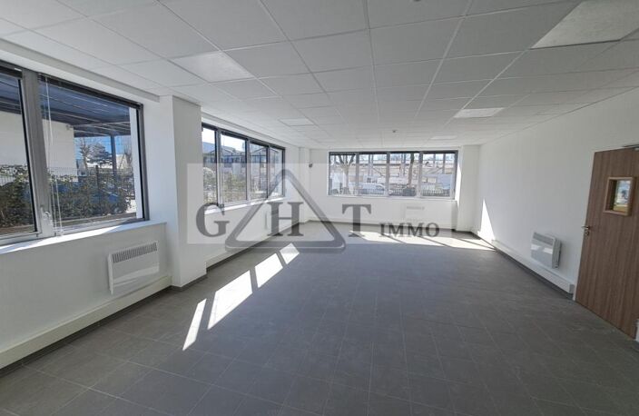 Entrepôt Bureaux A Louer — photo 4