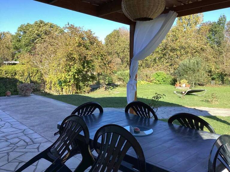 jolie villa située a proximité de la station thermale de Jonzac ainsi proche de toute commodité, avec  deux gîtes mise a disposition pour de la location essentiellement pour les curistes — photo 1