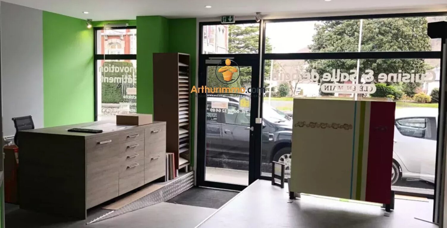 Local commercial axe passant proche mairie de Lourdes — photo 1