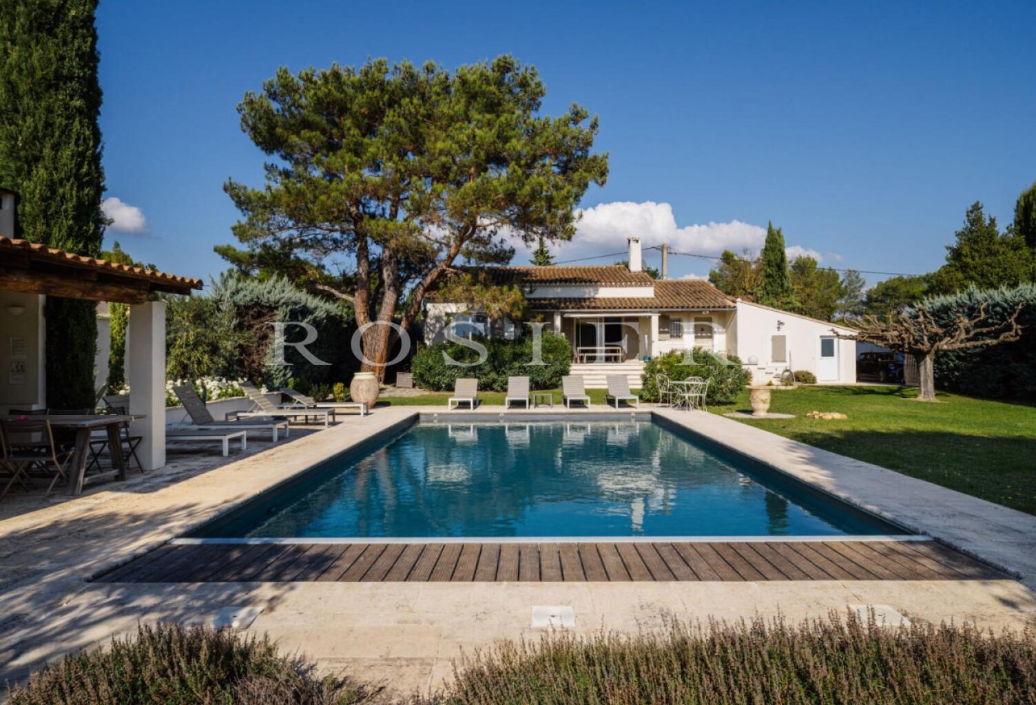 Exclusivité, maison avec piscine et vue sur le Luberon dans un q — photo 1