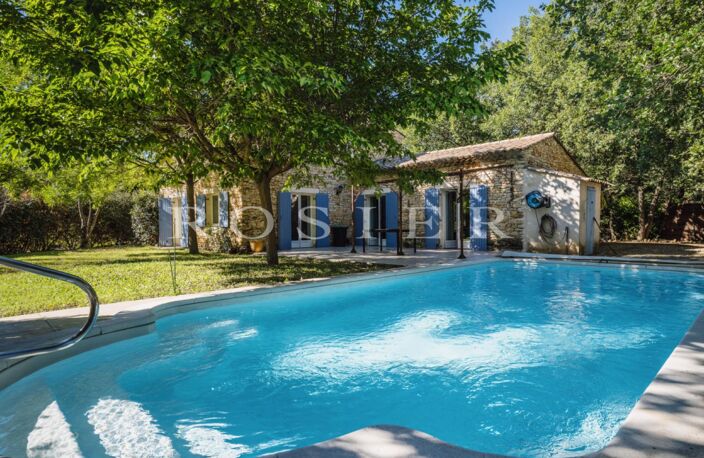 Gordes, maison en pierres avec piscine. — photo 2