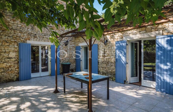 Gordes, maison en pierres avec piscine. — photo 3