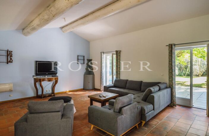 Gordes, maison en pierres avec piscine. — photo 5