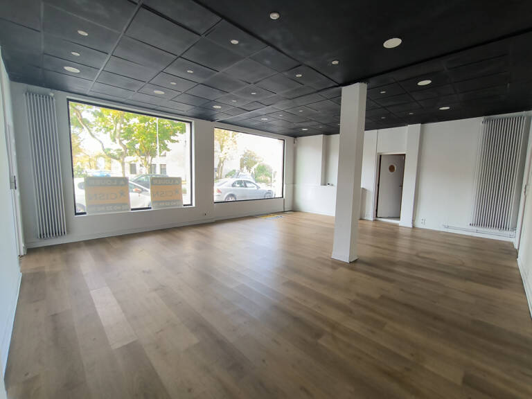 Local Commercial — photo 1