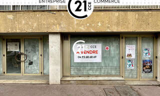 Commerce  100 m² à louer à Antibes (06160)