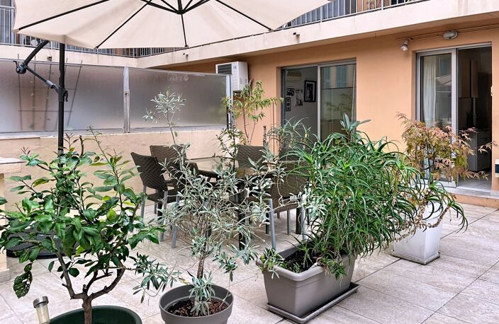 NICE - RIQUIER: APPARTEMENT 4 P TERRASSE — photo 2