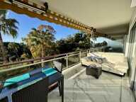 Super Cannes : Élégant 2 pièces avec terrasse et vue mer dans un — photo 2