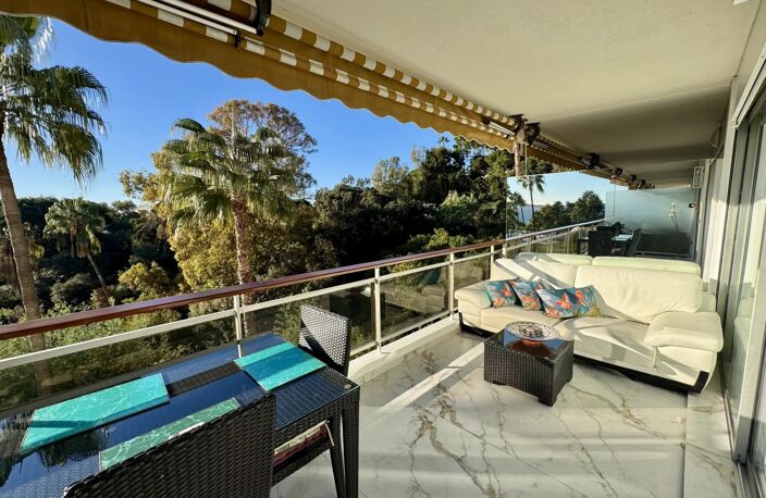 Super Cannes : Élégant 2 pièces avec terrasse et vue mer dans un — photo 2