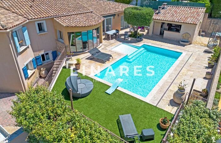 LA CEYRESTAINE  - Villa T7 de 225m2 - Terrain 759m2 - PISCINE - — photo 2