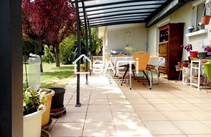 Maison de plain-pied T4 de 168m2, 3 chambres, grande terrasse, sous sol avec une cuisine, salle d'eau et une pièce polyvalente de 42m². Garage, atelier, carport et son parc plat, arboré de 1929m2une sa. — photo 3