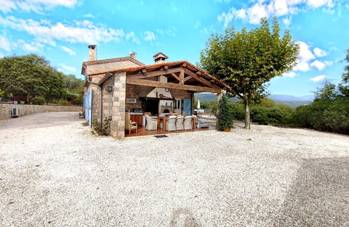 DPT(83) A vendre propriété de prestige sur le haut var — photo 2