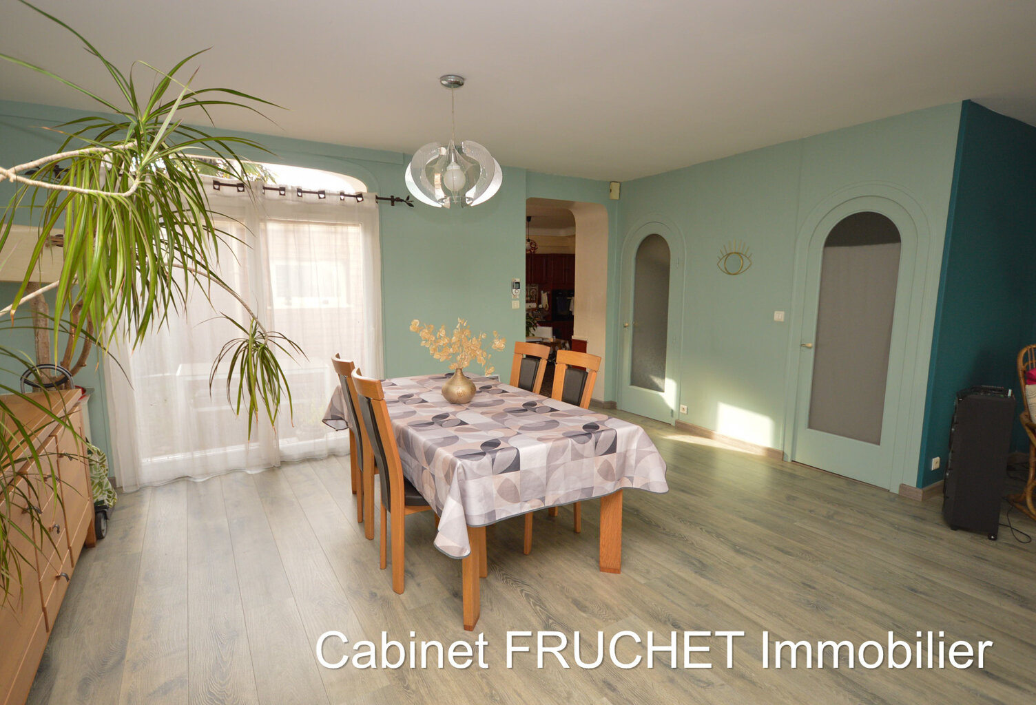 CHANTONNAY - En centre ville - Maison avec 3 chambres et ext — photo 1