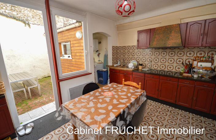 CHANTONNAY - En centre ville - Maison avec 3 chambres et ext — photo 4