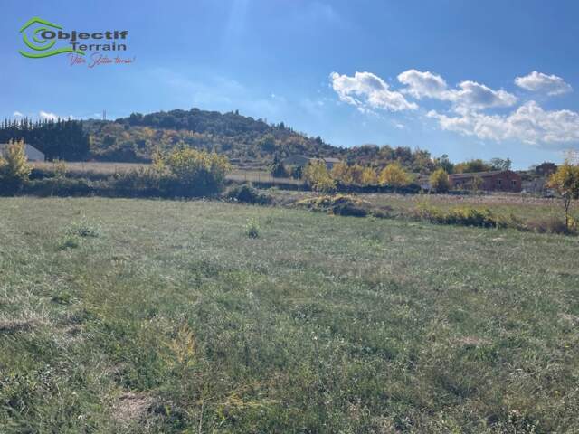 Terrain constructible — photo du bien