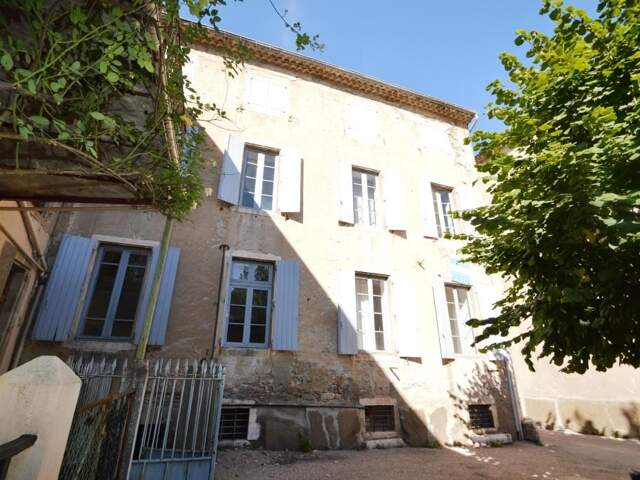 Maison de village avec appt et local commercial loués — photo du bien