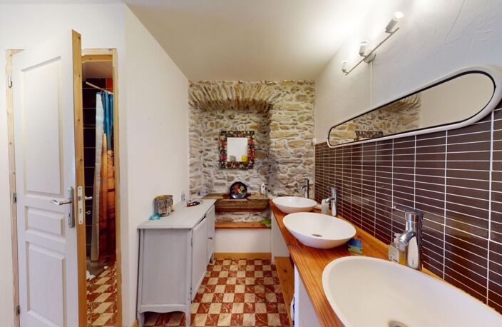 Maison de village avec appt et local commercial loués — photo 5