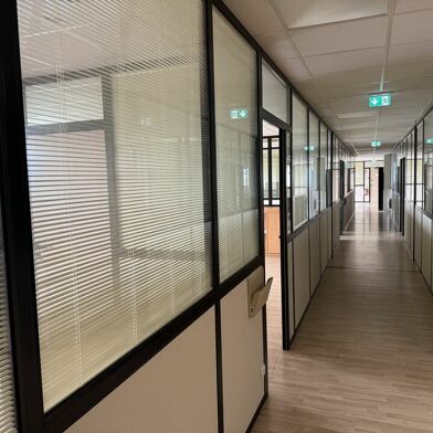 Commerce  3700000 €