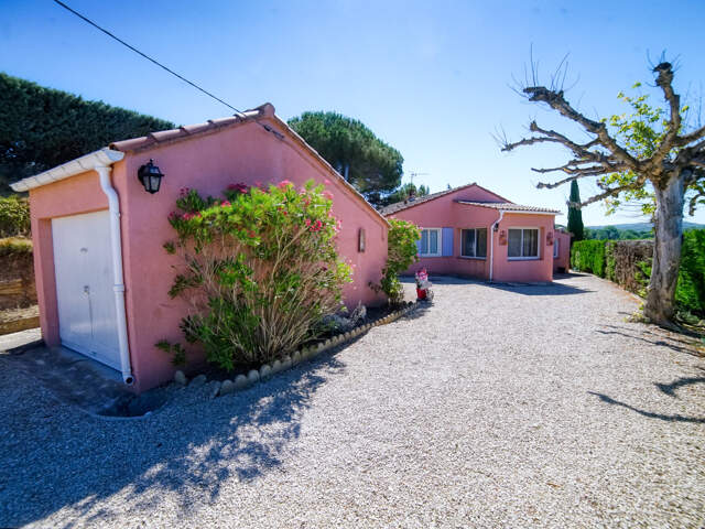 Villa de plain-pied sur 2800m2 — photo du bien