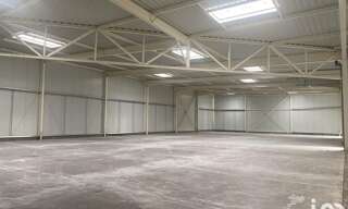 Commerce  900 m² à louer à Eslettes (76710)