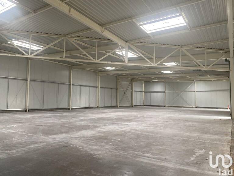 Location Hangar 900 m&sup2; — photo 1