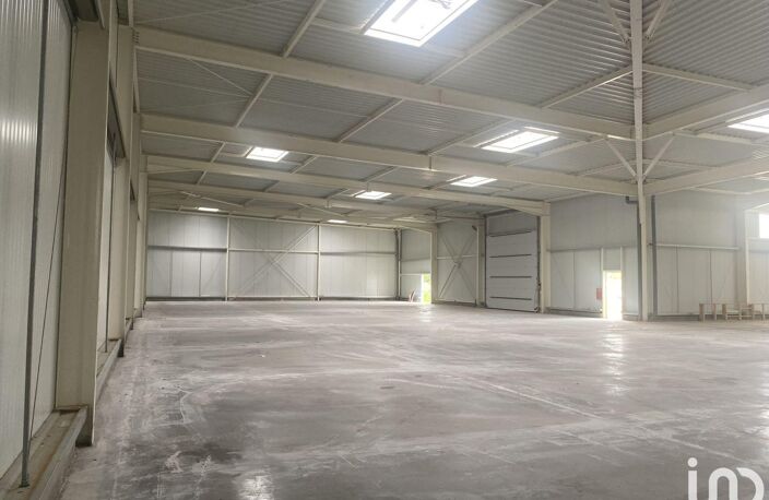 Location Hangar 900 m&sup2; — photo 2
