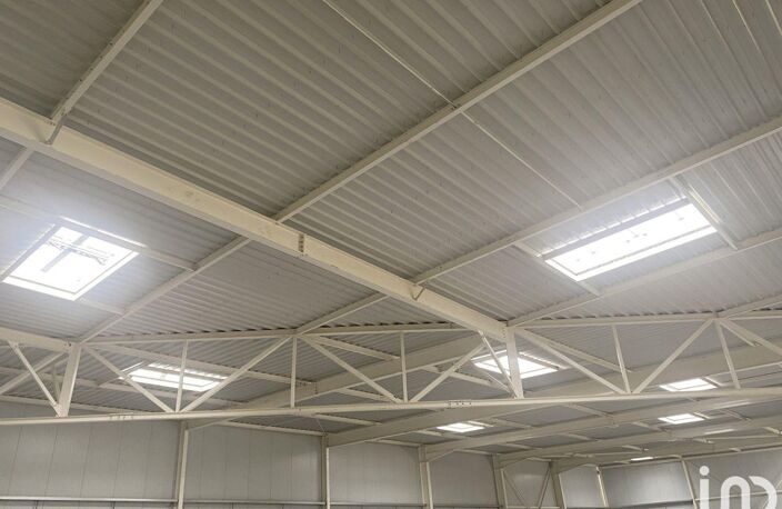 Location Hangar 900 m&sup2; — photo 3