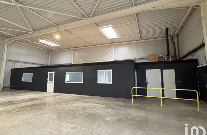 Location Hangar 900 m&sup2; — photo 4