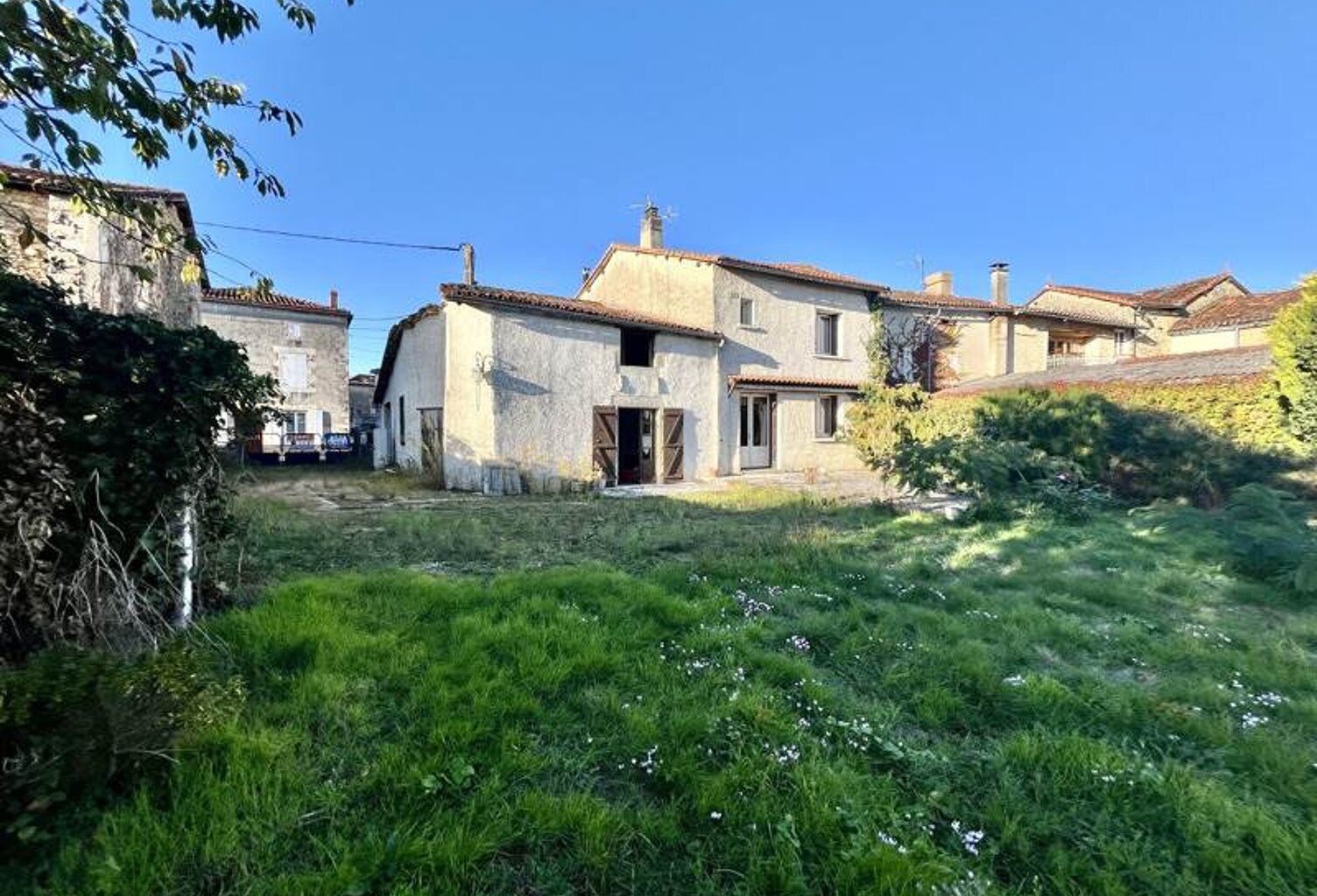 Vente maison 7 pièces 152 m² Beaulieu-sur-Sonnette (16450) — photo 1