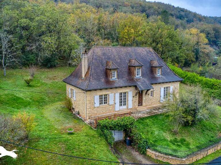Maison en pierre de 4 pièces principales — photo 1
