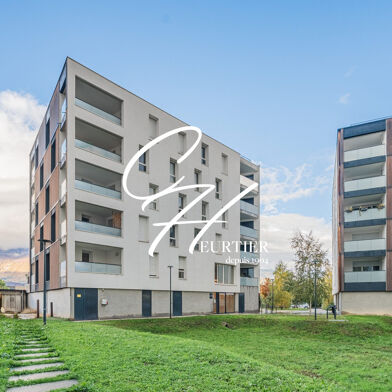 Appartement 4 pièces 275000 €