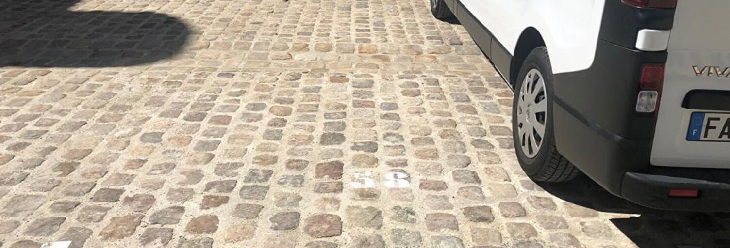 Garage  56 m² à louer à Versailles (78000)