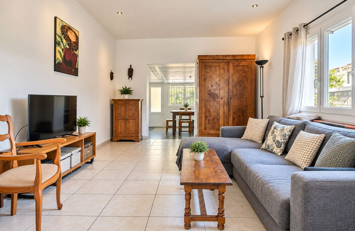 MARIGNANE ? MAISON DE PLAIN-PIED 120 M² ? 4 CHAMBRES ? TERRAIN 551 M² ? PANNEAUX SOLAIRES ? AU CALME — photo 2