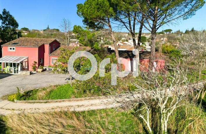 Maison avec 3 logements  – Terrain de 1 901 m² — photo 2