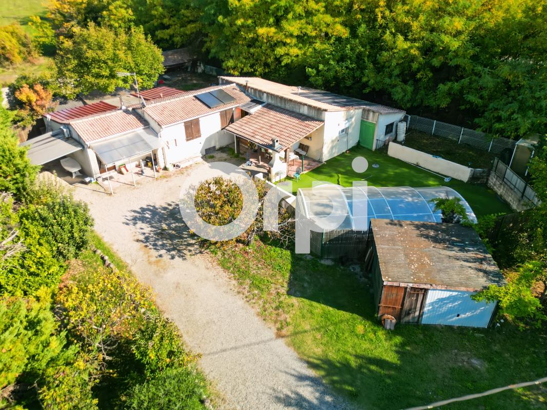 Villa / Maison  T7 à vendre Grospierres 07120