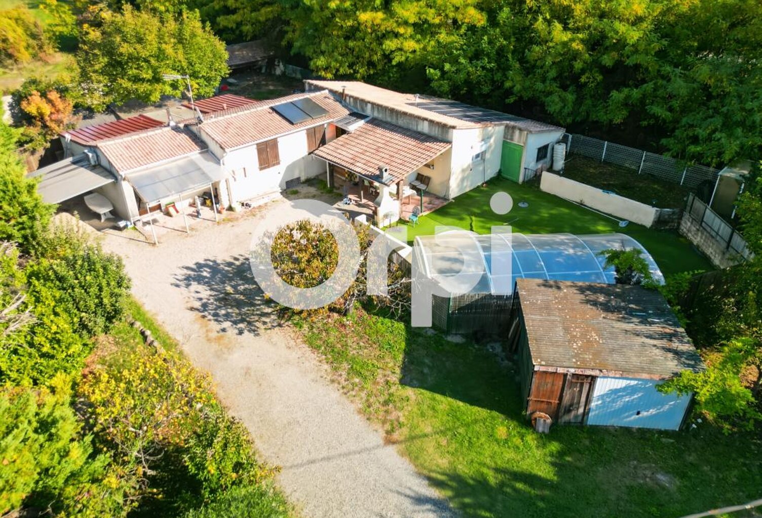 Maison avec deux dépendances et piscine — photo 1