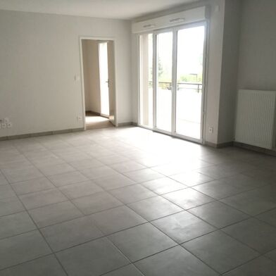 Appartement 3 pièces 794 €